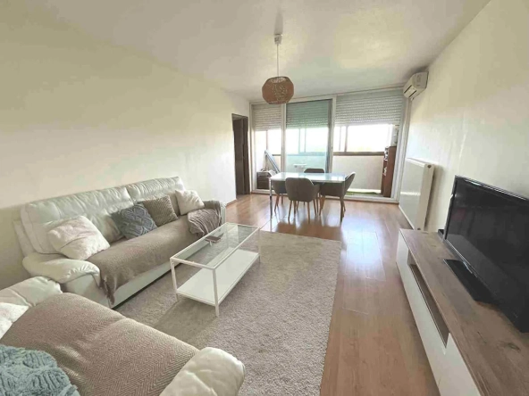 Appartement T5 de 104 m² avec vue imprenable sur le Luberon à Apt