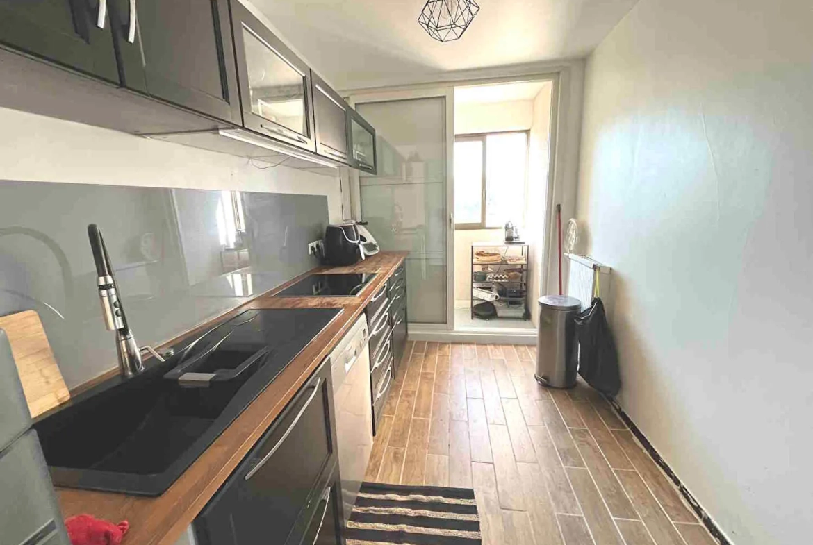 Appartement T5 de 104 m² avec vue imprenable sur le Luberon à Apt 