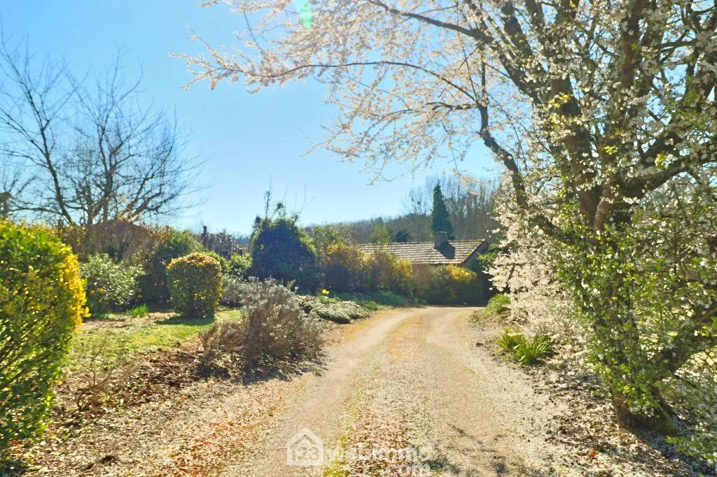 Maison de campagne de 109 m² avec dépendances proche de Civray 