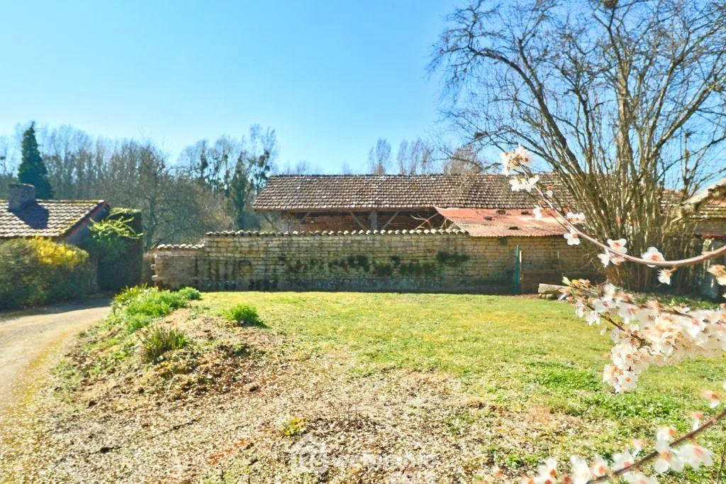 Maison de campagne de 109 m² avec dépendances proche de Civray 