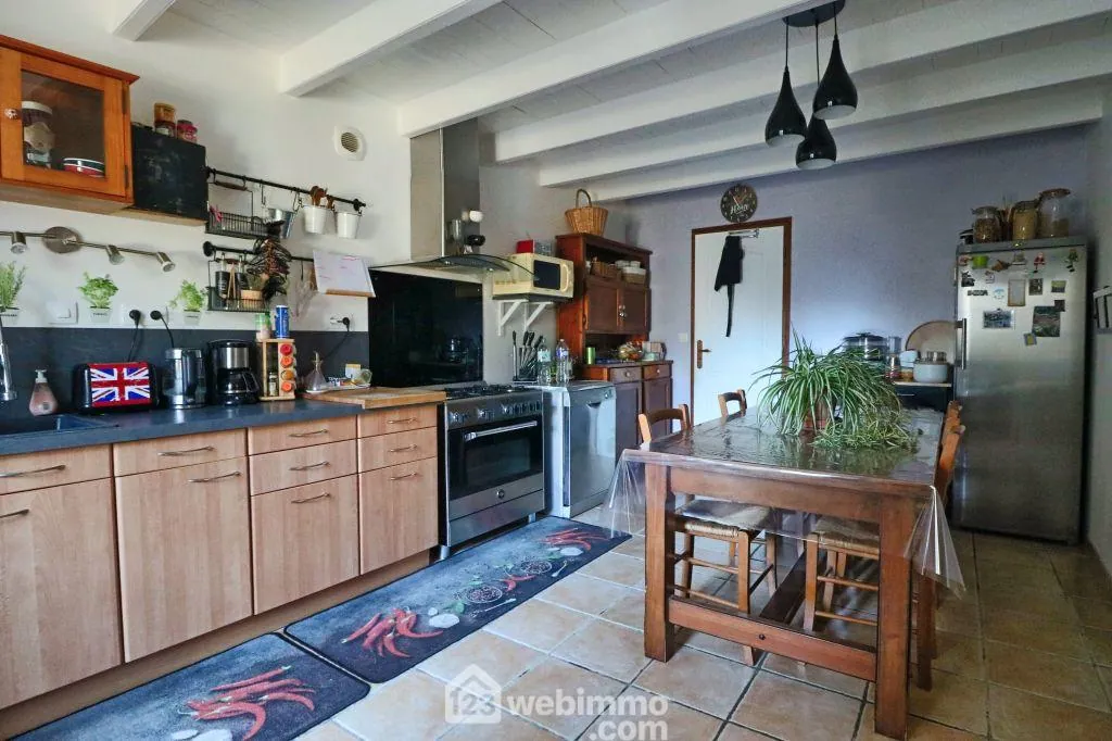 Maison de campagne de 109 m² avec dépendances proche de Civray 