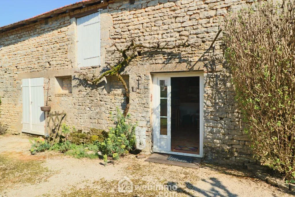 Maison de campagne de 109 m² avec dépendances proche de Civray 