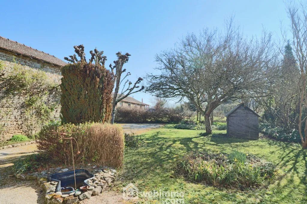 Maison de campagne de 109 m² avec dépendances proche de Civray 