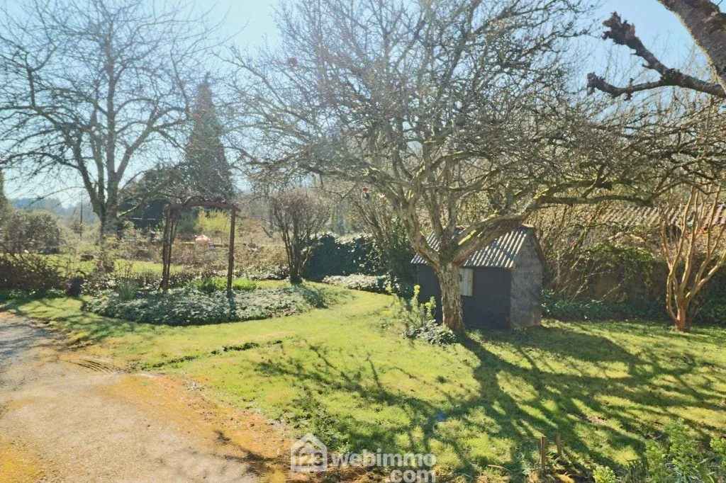 Maison de campagne de 109 m² avec dépendances proche de Civray 