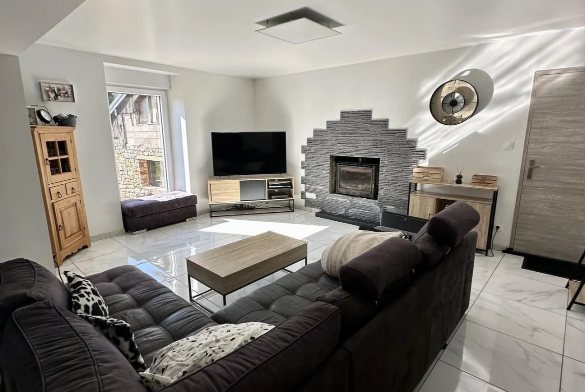 Maison à vendre à Xertigny - Grand espace, terrain et garages 