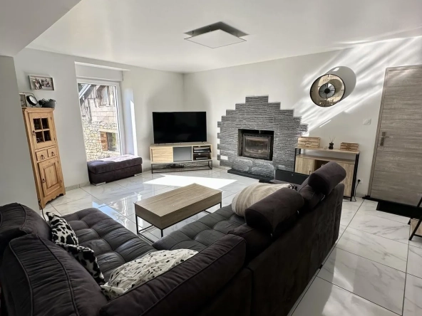 Maison à vendre à Xertigny - Grand espace, terrain et garages