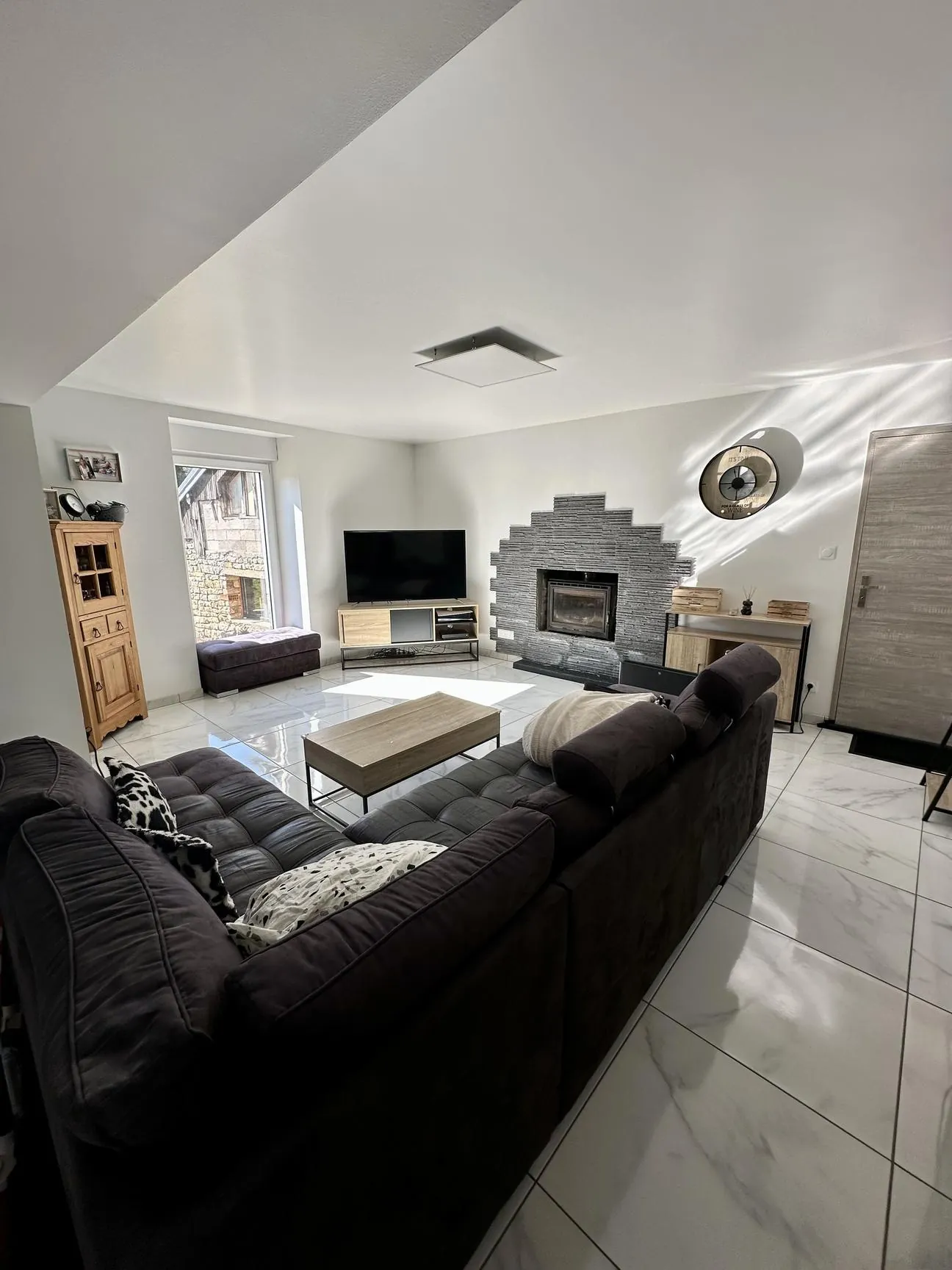 Maison à vendre à Xertigny - Grand espace, terrain et garages 