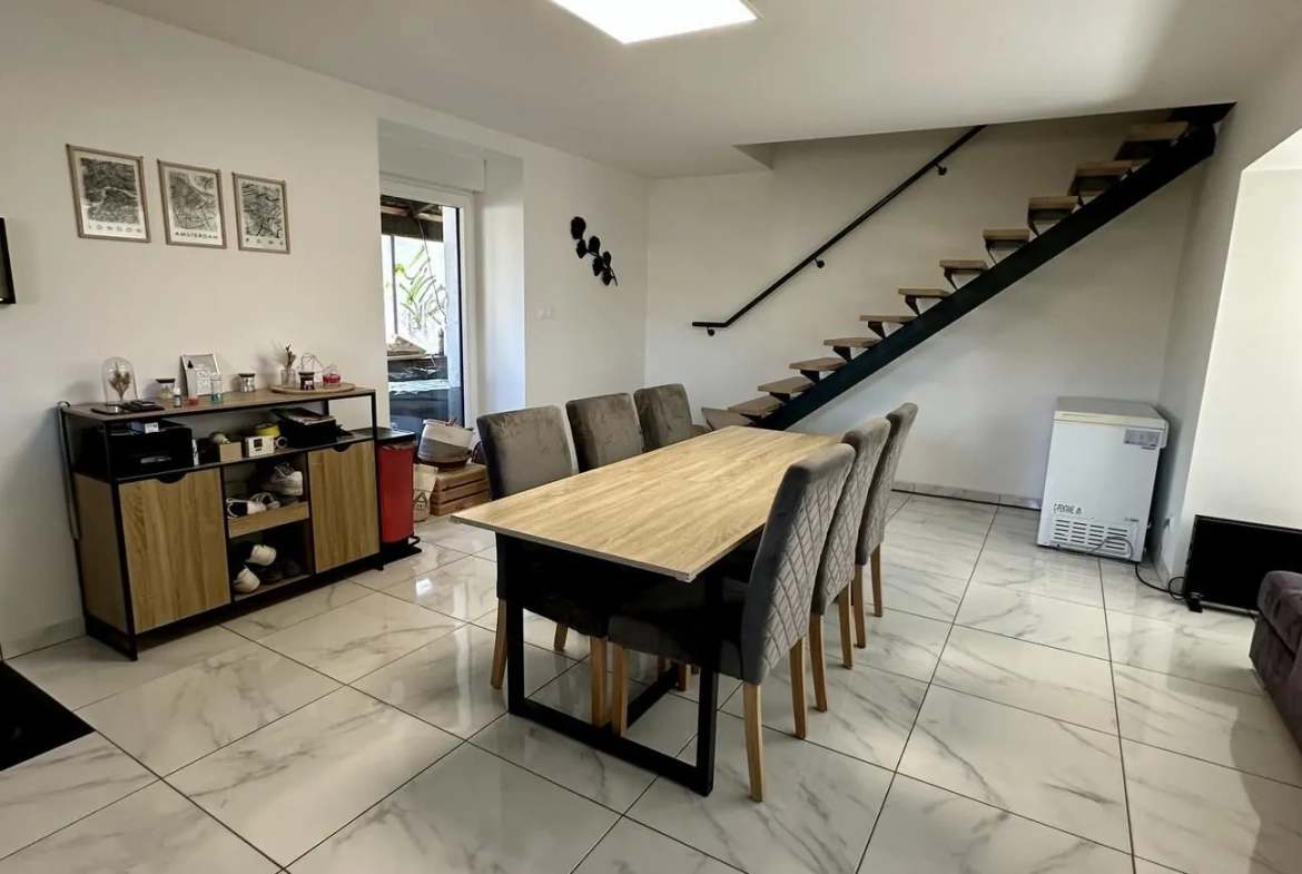 Maison à vendre à Xertigny - Grand espace, terrain et garages 