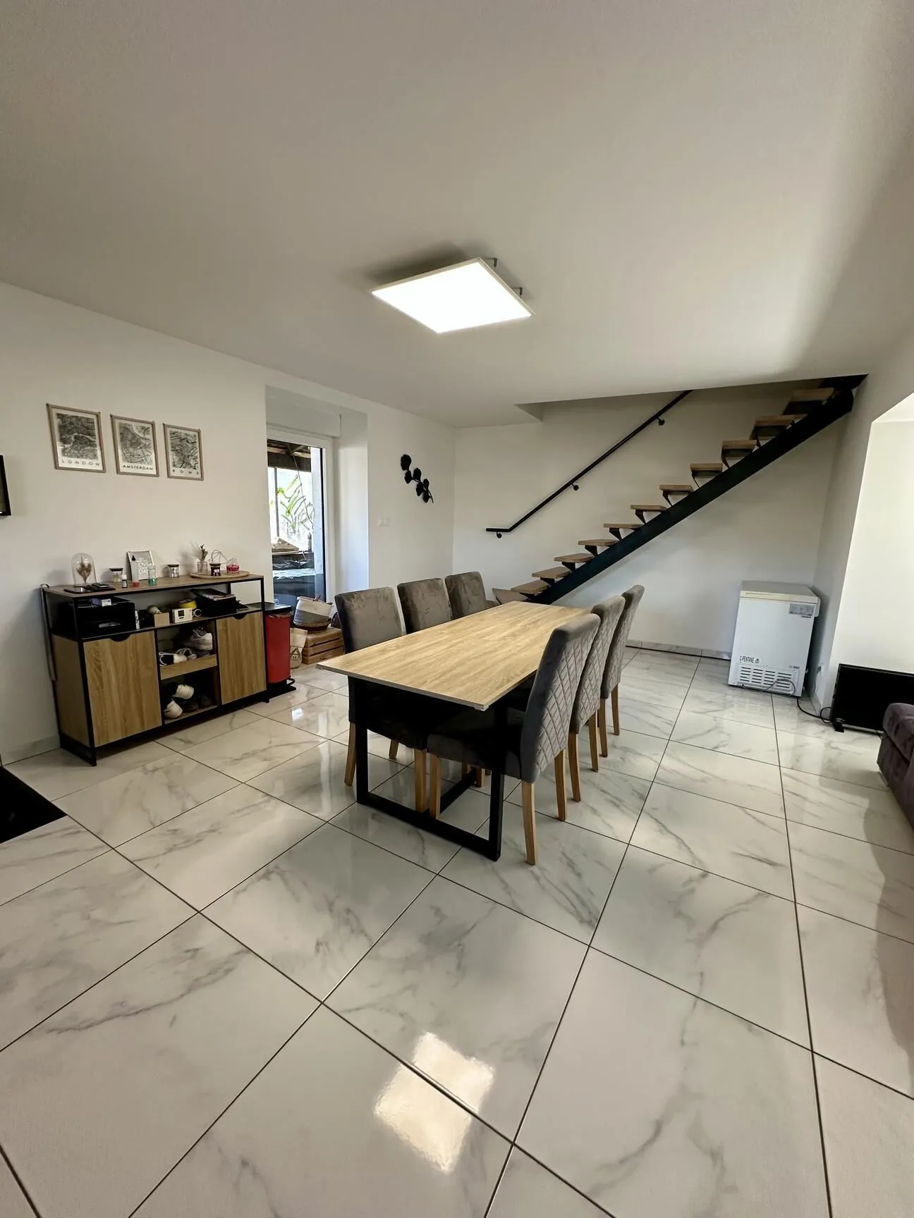 Maison à vendre à Xertigny - Grand espace, terrain et garages 