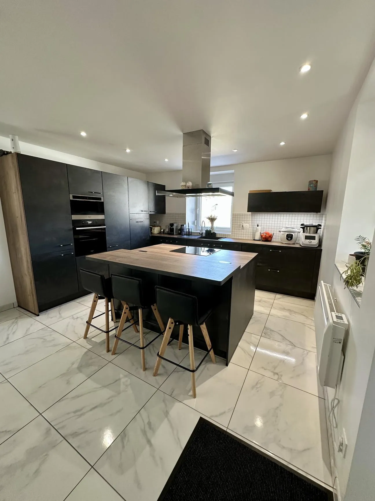 Maison à vendre à Xertigny - Grand espace, terrain et garages 