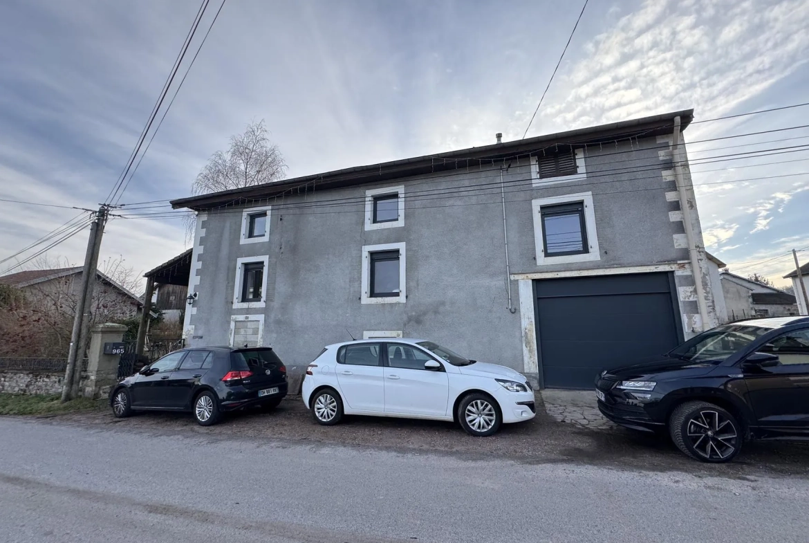 Maison à vendre à Xertigny - Grand espace, terrain et garages 