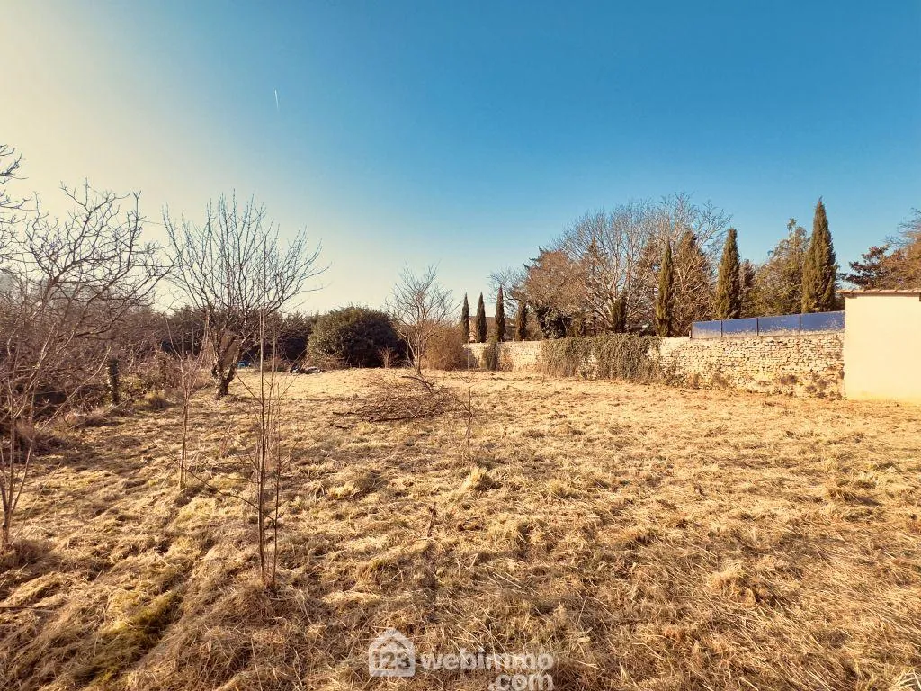 Terrain à bâtir de 1212 m² à Couhé, proche Poitiers avec puits, centre-ville 