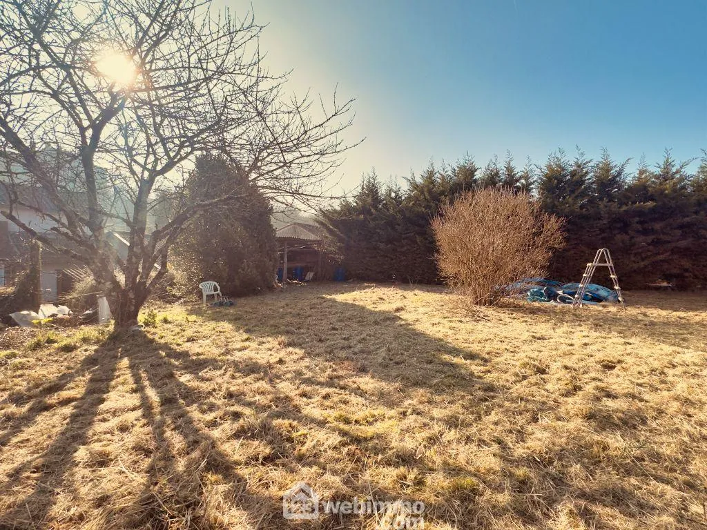 Terrain à bâtir de 1212 m² à Couhé, proche Poitiers avec puits, centre-ville 