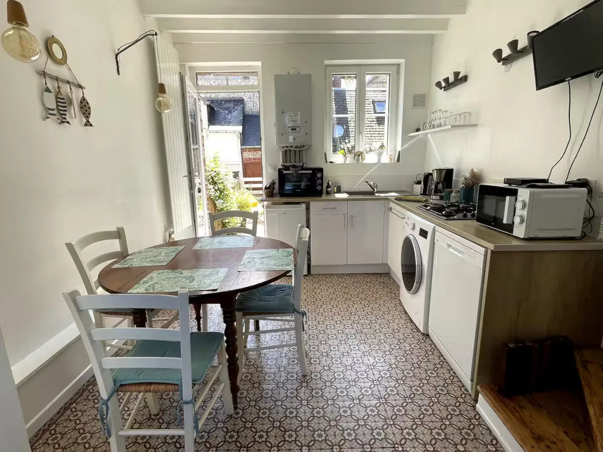 Charmante maison de pêcheur en briques et silex à Étretat avec vue mer et cour intérieure 