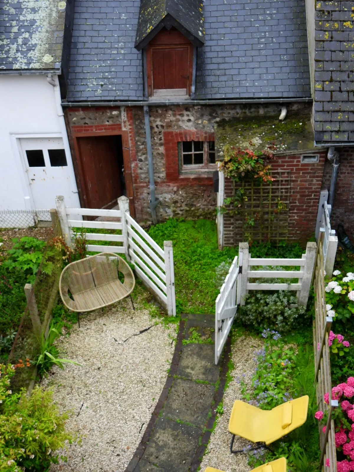 Charmante maison de pêcheur en briques et silex à Étretat avec vue mer et cour intérieure 