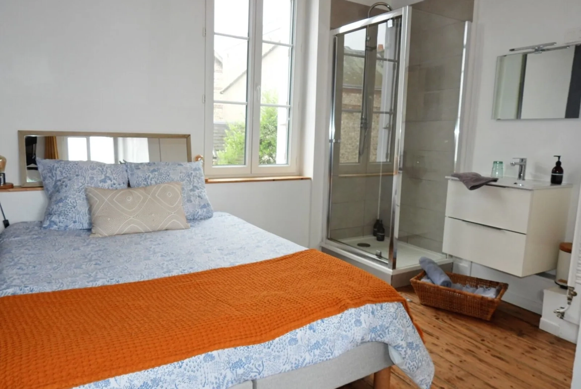 Charmante maison de pêcheur en briques et silex à Étretat avec vue mer et cour intérieure 