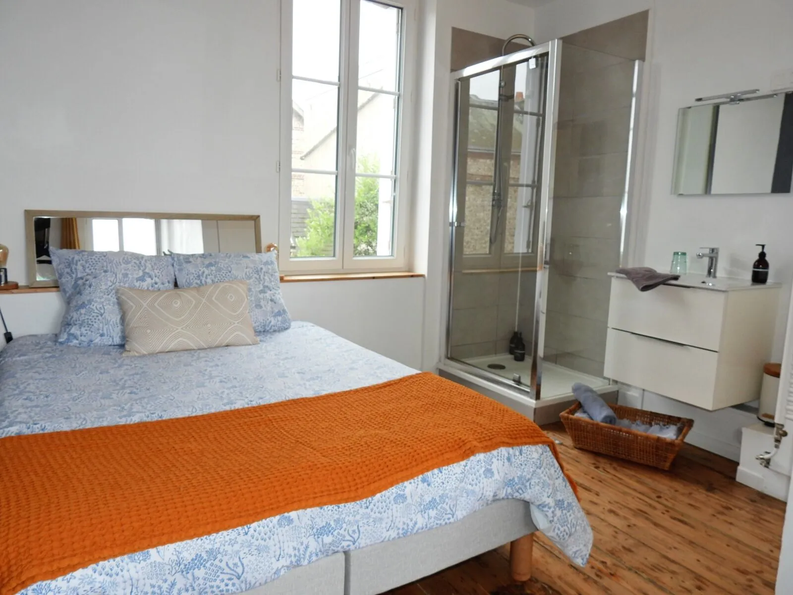 Charmante maison de pêcheur en briques et silex à Étretat avec vue mer et cour intérieure 