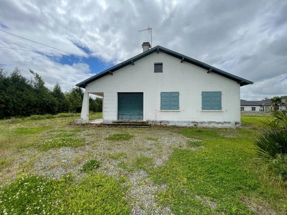 Maison à rénover à Ouest de Pau dans village historique - Opportunité d'investissement
