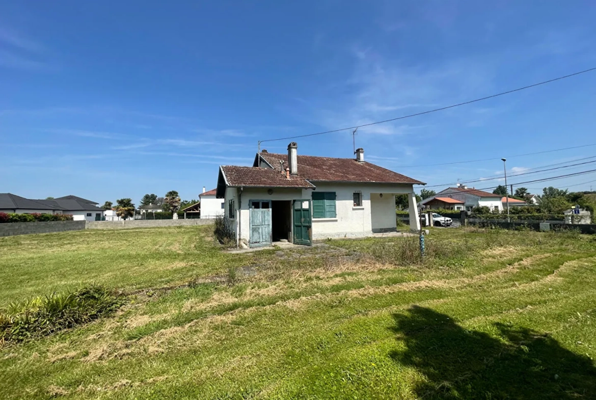 Maison à rénover à Ouest de Pau dans village historique - Opportunité d'investissement 