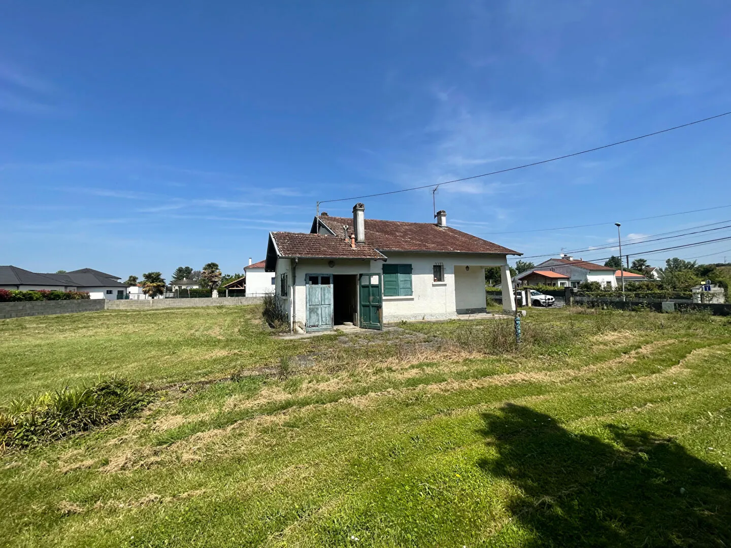 Maison à rénover à Ouest de Pau dans village historique - Opportunité d'investissement 