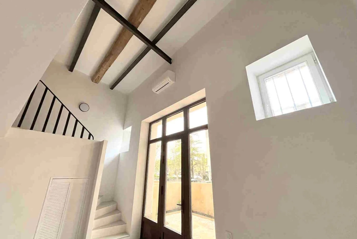 Appartement T3 rénové de 88m² avec terrasse à Apt - Idéal investisseur ou premier achat 