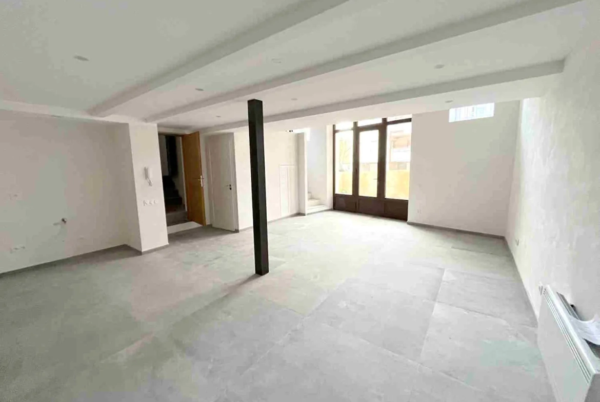Appartement T3 rénové de 88m² avec terrasse à Apt - Idéal investisseur ou premier achat 