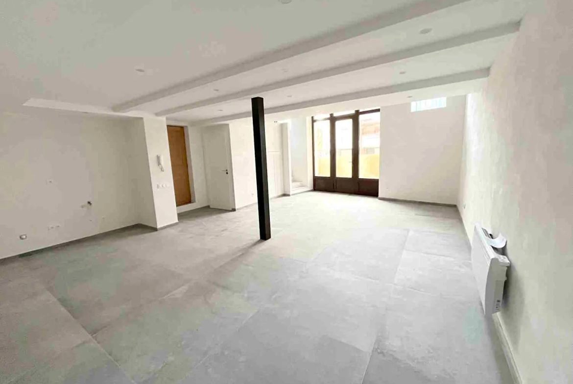 Appartement T3 rénové de 88m² avec terrasse à Apt - Idéal investisseur ou premier achat 