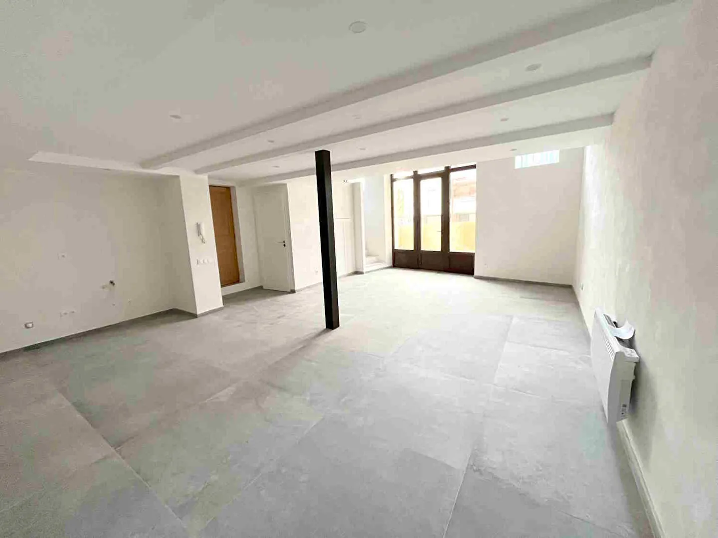 Appartement T3 rénové de 88m² avec terrasse à Apt - Idéal investisseur ou premier achat 
