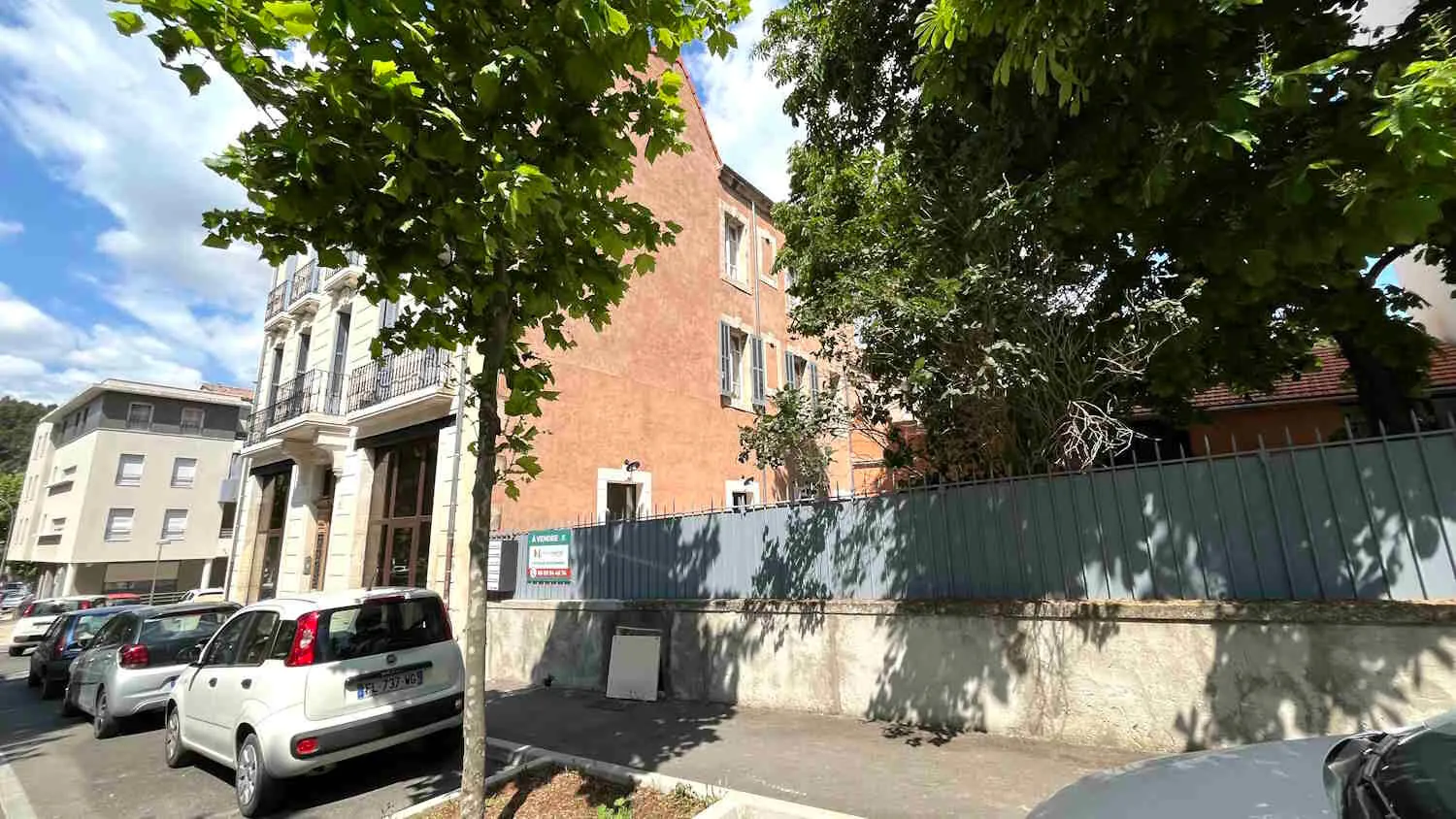 Appartement T3 rénové de 88m² avec terrasse à Apt - Idéal investisseur ou premier achat 