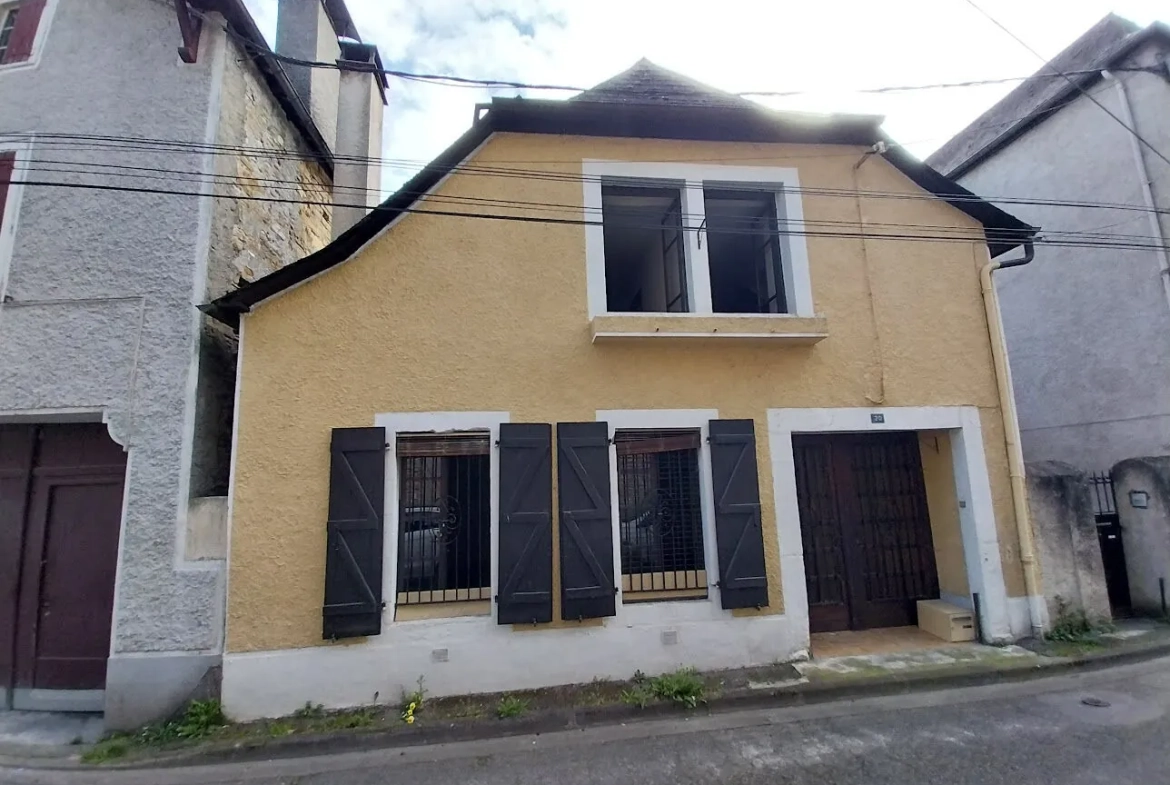 Achat maison de ville à Nay - 115 m² avec potentiel de rénovation 