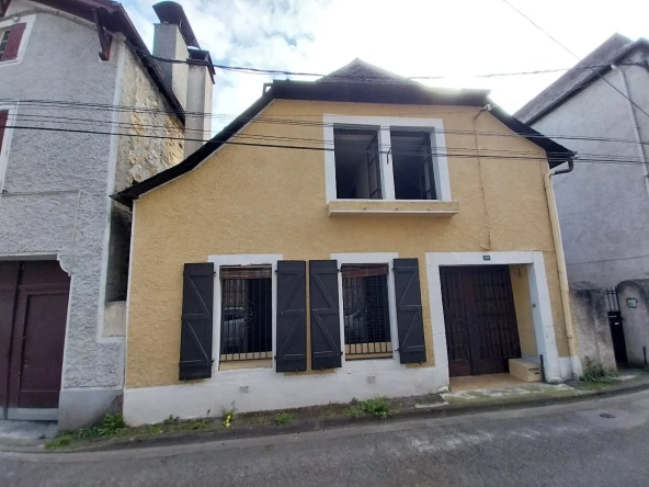 Achat maison de ville à Nay - 115 m² avec potentiel de rénovation