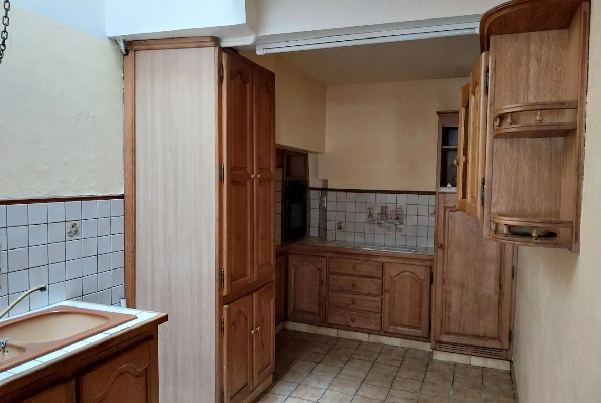 Achat maison de ville à Nay - 115 m² avec potentiel de rénovation 