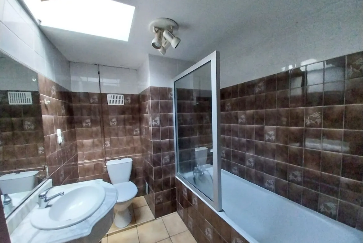 Achat maison de ville à Nay - 115 m² avec potentiel de rénovation 