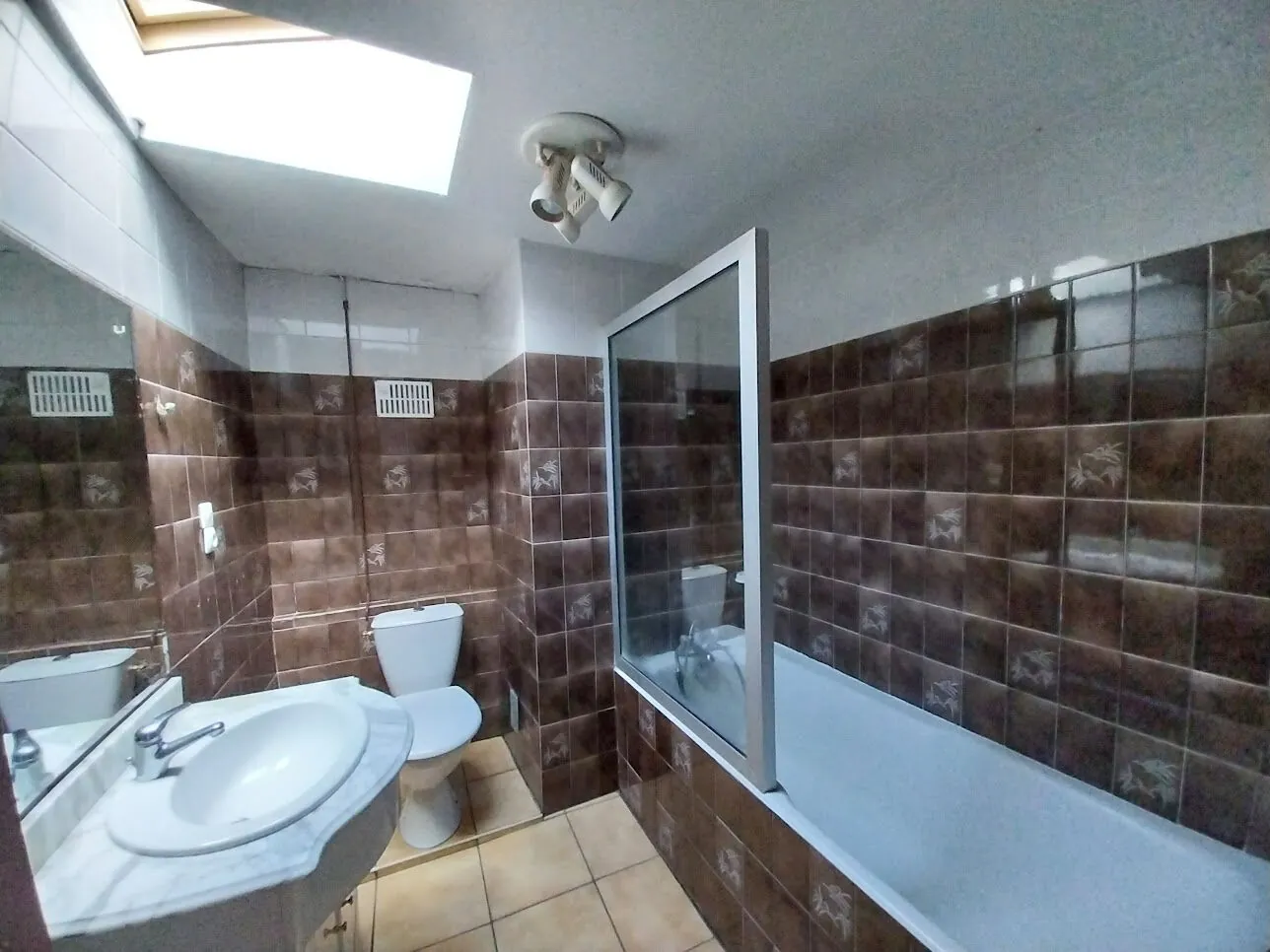 Achat maison de ville à Nay - 115 m² avec potentiel de rénovation 