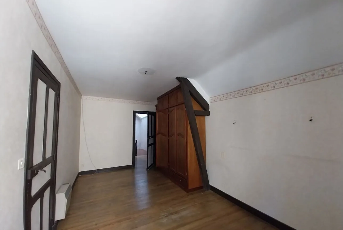 Achat maison de ville à Nay - 115 m² avec potentiel de rénovation 