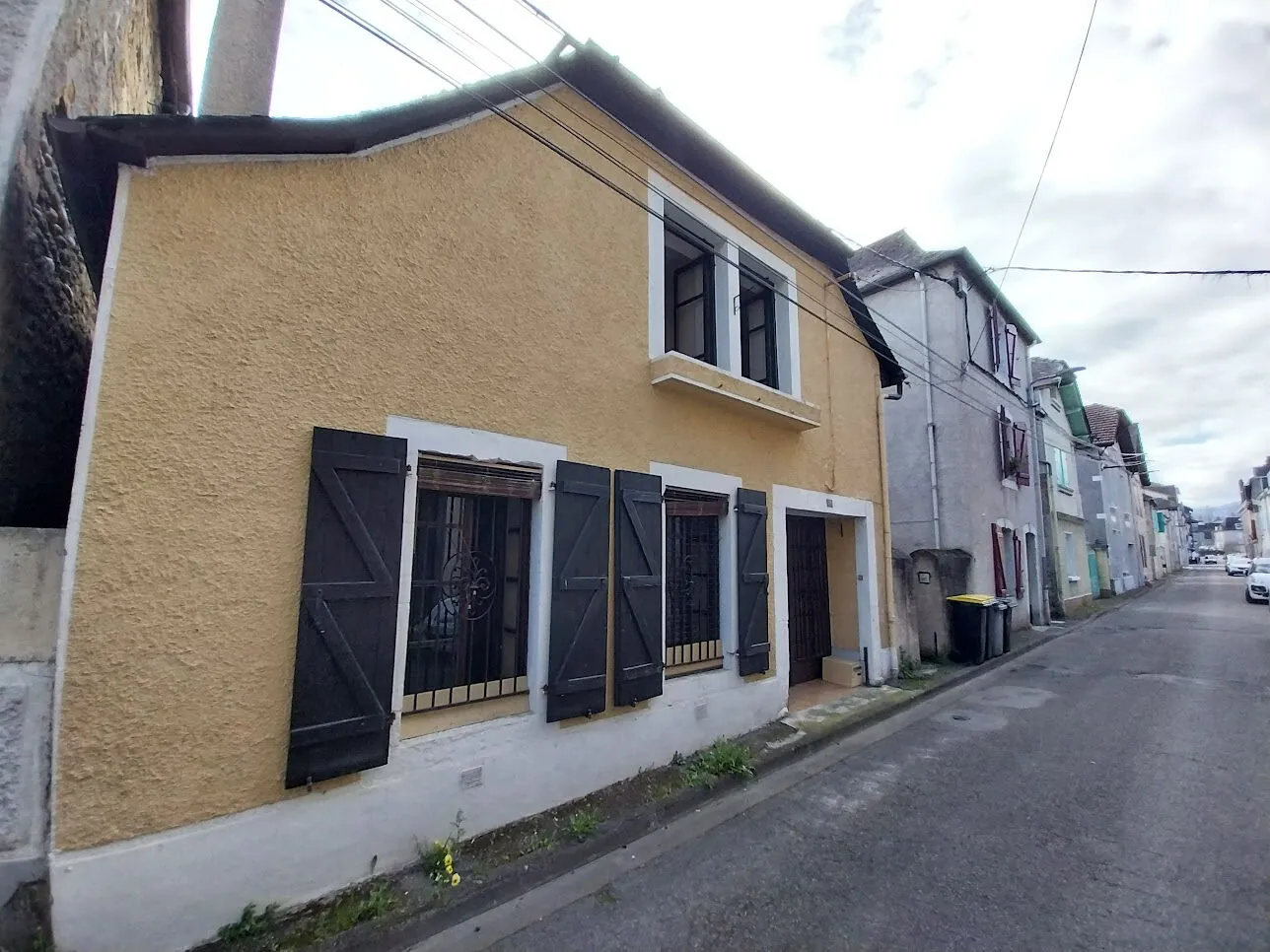 Achat maison de ville à Nay - 115 m² avec potentiel de rénovation 