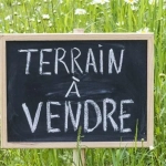 Terrain constructible de 1050 m² à Montaure, calme et exposé sud, non viabilisé