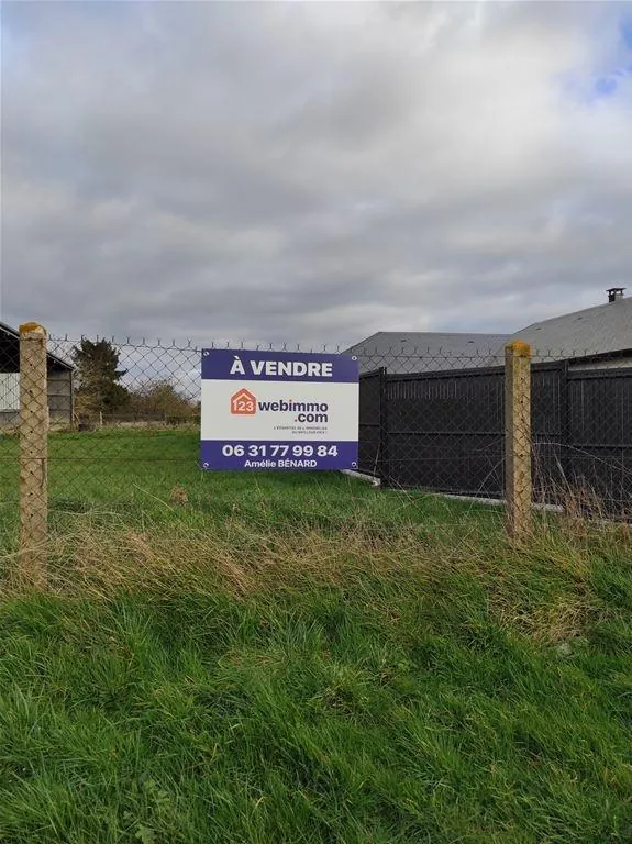 Terrain constructible de 1050 m² à Montaure, calme et exposé sud, non viabilisé 