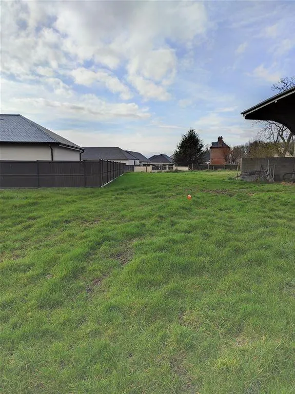 Terrain constructible de 1050 m² à Montaure, calme et exposé sud, non viabilisé 