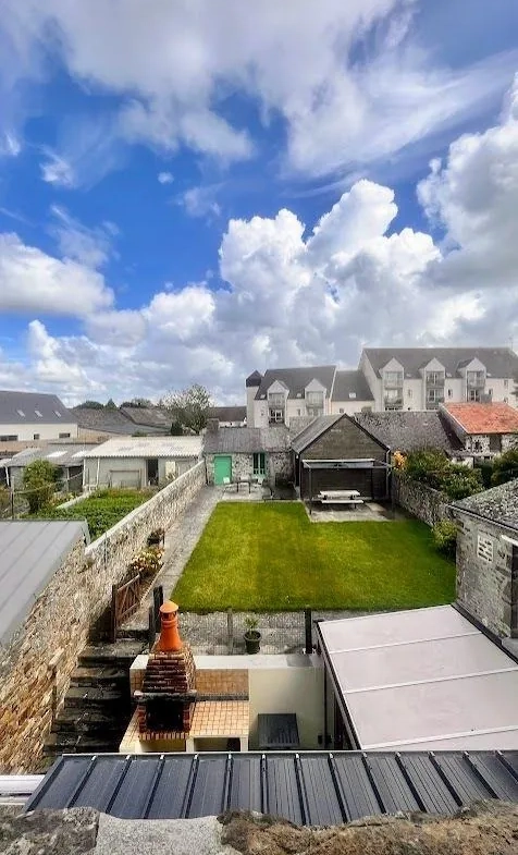Maison rénovée avec jardin et garage à La Haye-du-Puits - 163m² 