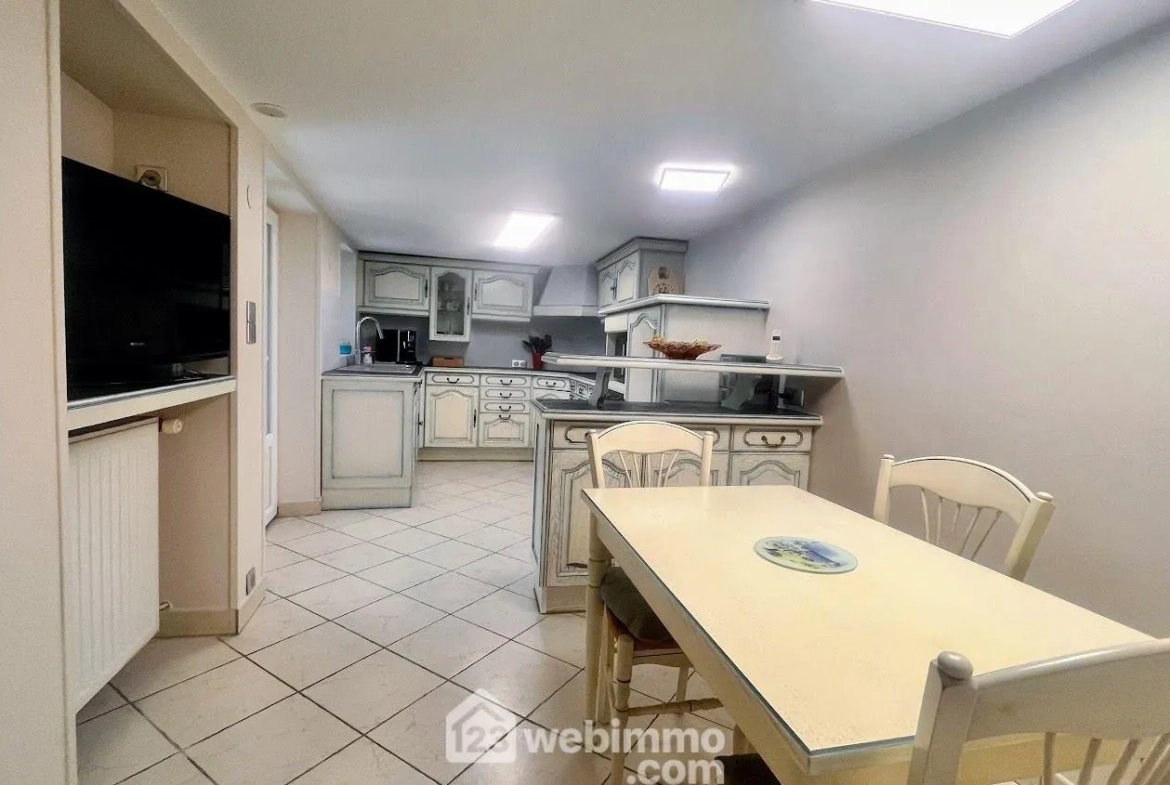 Maison rénovée avec jardin et garage à La Haye-du-Puits - 163m² 
