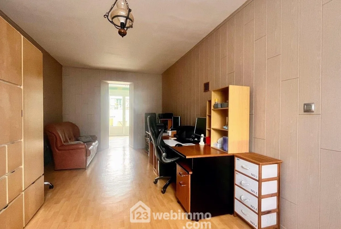 Maison rénovée avec jardin et garage à La Haye-du-Puits - 163m² 