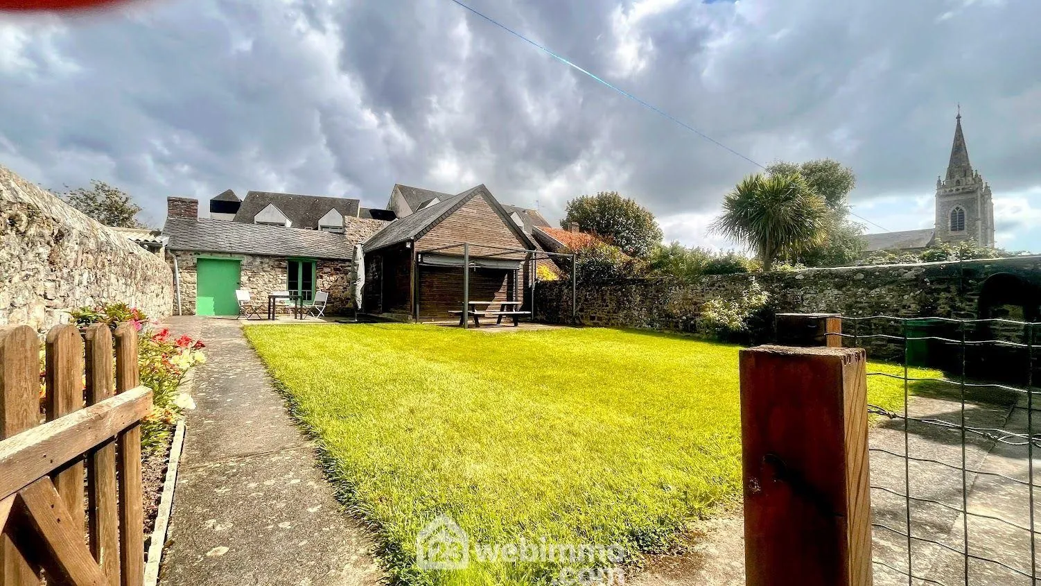 Maison rénovée avec jardin et garage à La Haye-du-Puits - 163m² 