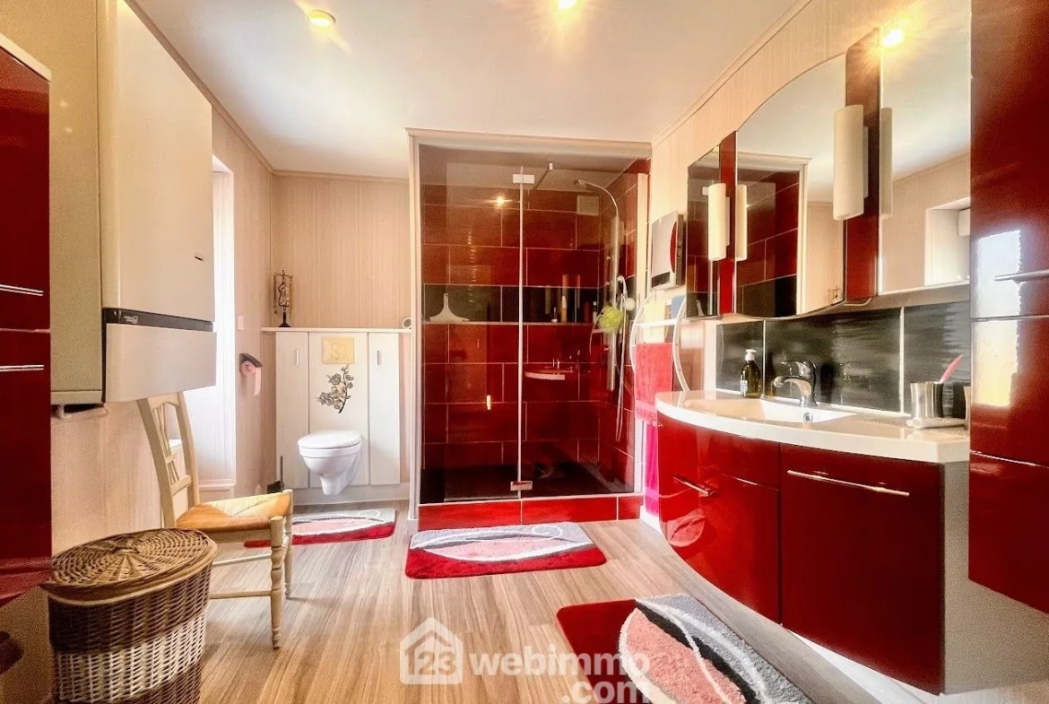 Maison rénovée avec jardin et garage à La Haye-du-Puits - 163m² 