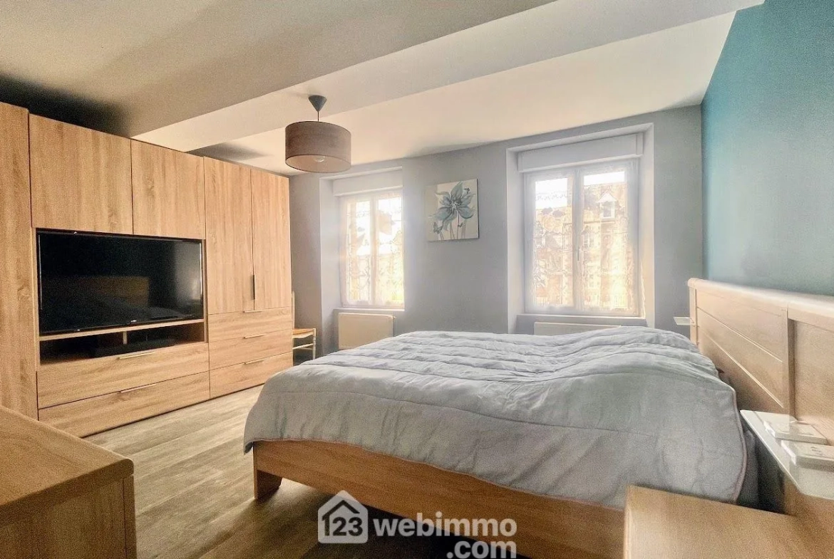 Maison rénovée avec jardin et garage à La Haye-du-Puits - 163m² 