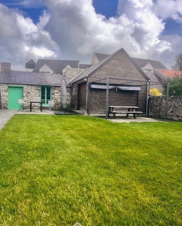 Maison rénovée avec jardin et garage à La Haye-du-Puits - 163m² 