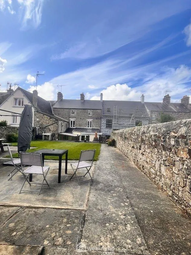 Maison rénovée avec jardin et garage à La Haye-du-Puits - 163m² 