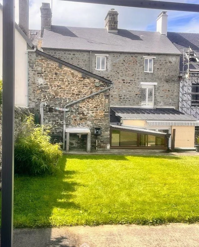 Maison rénovée avec jardin et garage à La Haye-du-Puits - 163m² 