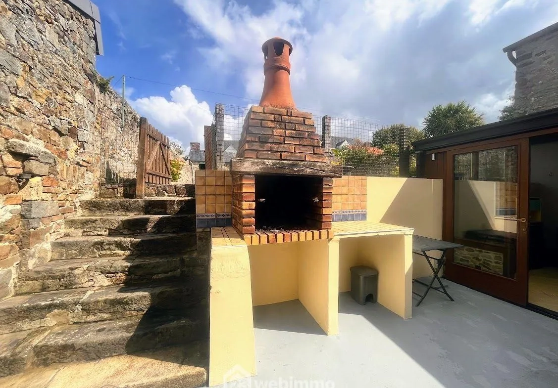 Maison rénovée avec jardin et garage à La Haye-du-Puits - 163m² 