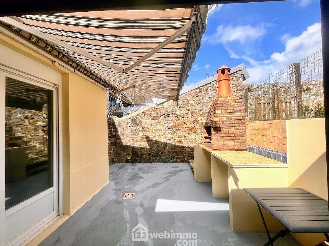 Maison rénovée avec jardin et garage à La Haye-du-Puits - 163m² 